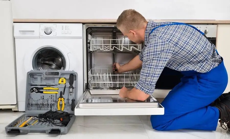 Çubuk Luxell servisi teknisyen ekibi beyaz eşya tamiri yaparken